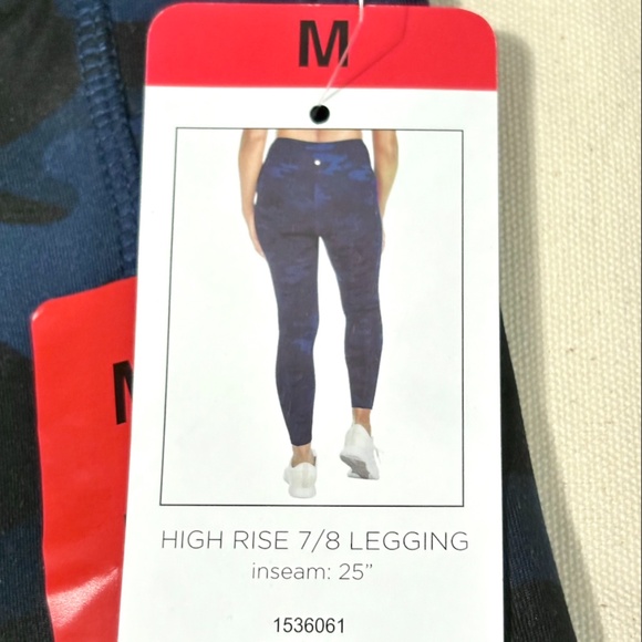 Danskin 7/8 Brushed Legging Size medium -- 2 available - Picture 3 of 6